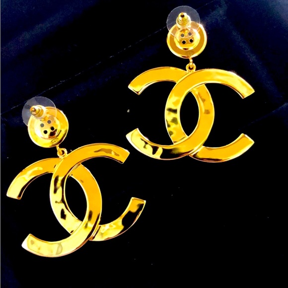 ❌SOLD❌Authentic Chanel large gold CC Dangle earrings. BNIB full set - Picture 2 of 2